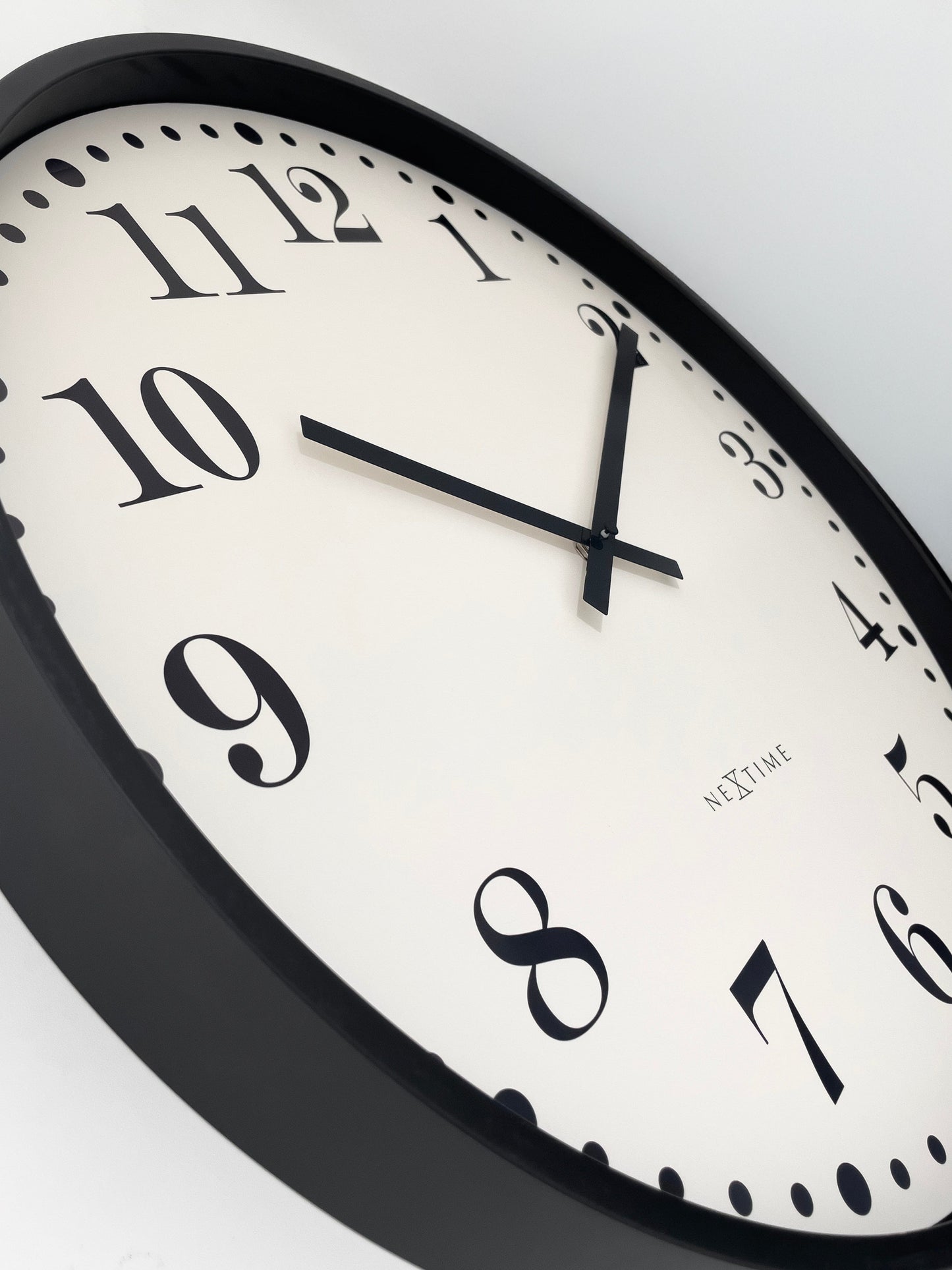 Wandklok 50cm-Silent-Zwart/Wit-Kunststof-NeXtime 'Dickens Large'