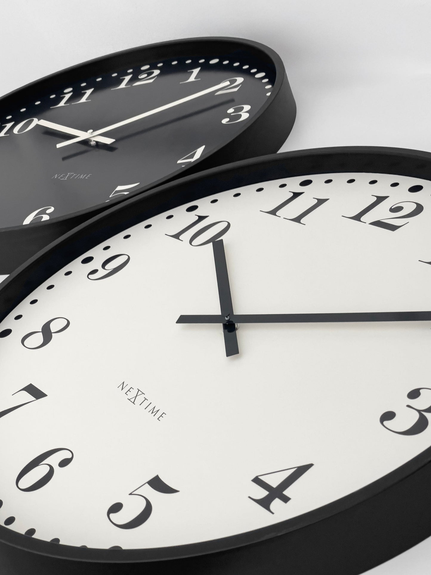 Wandklok 50cm-Silent-Zwart/Wit-Kunststof-NeXtime 'Dickens Large'