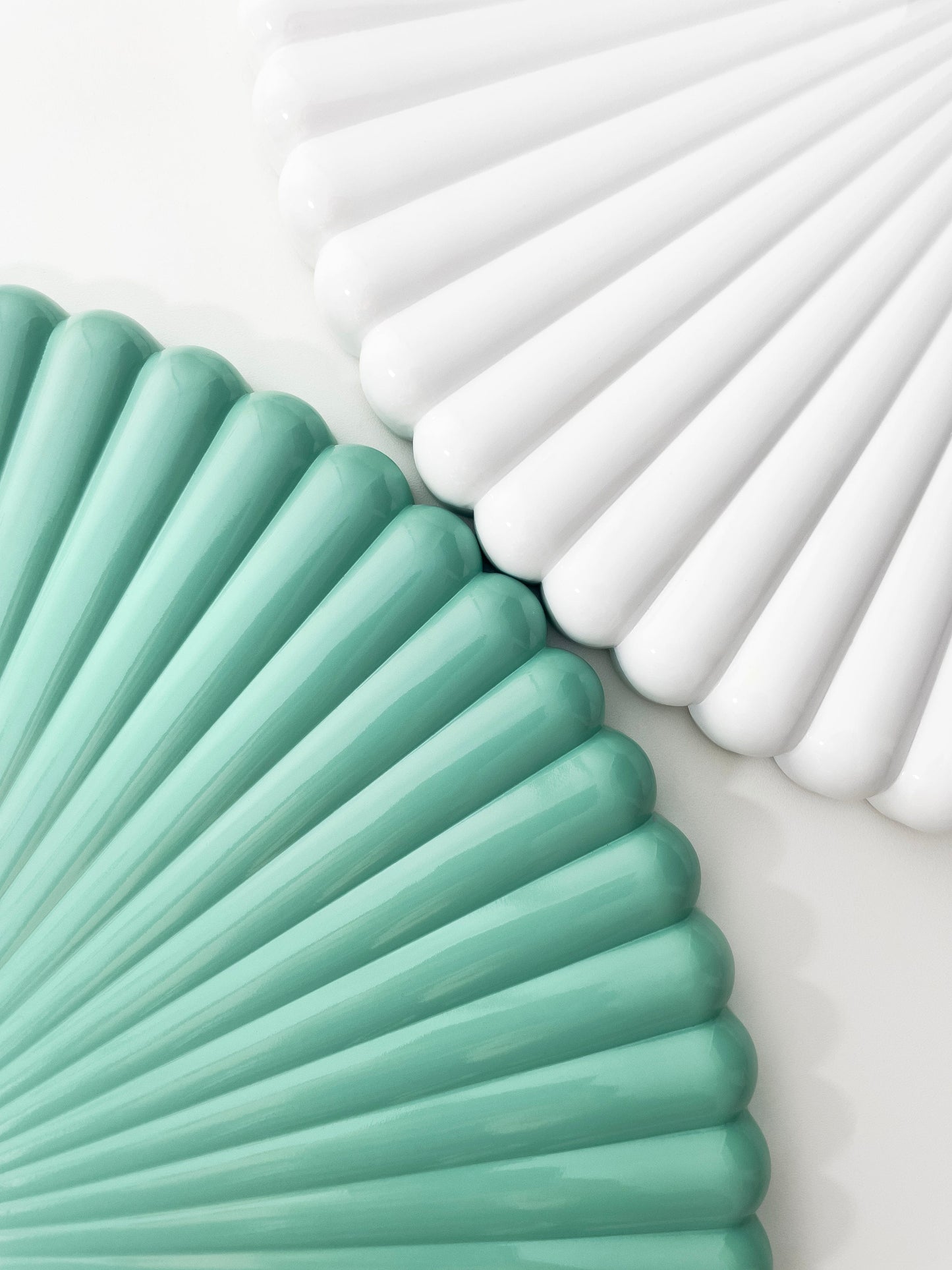 Wandklok 40cm-Silent-Wit/Groen-Polyresin-NeXtime 'Mousse'