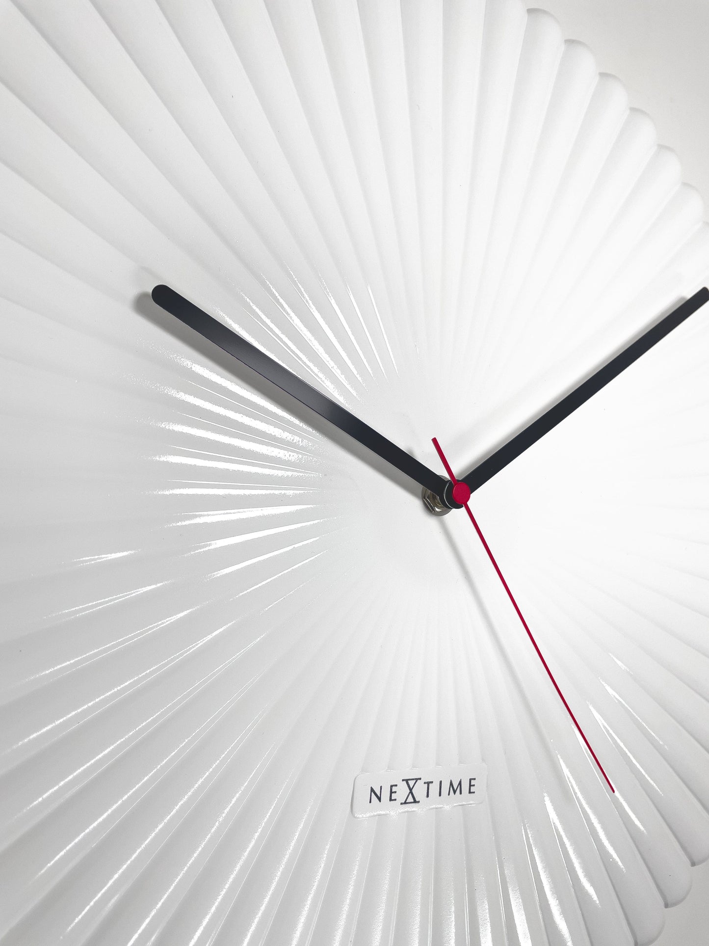 Wandklok 40cm-Silent-Wit/Groen-Polyresin-NeXtime 'Mousse'