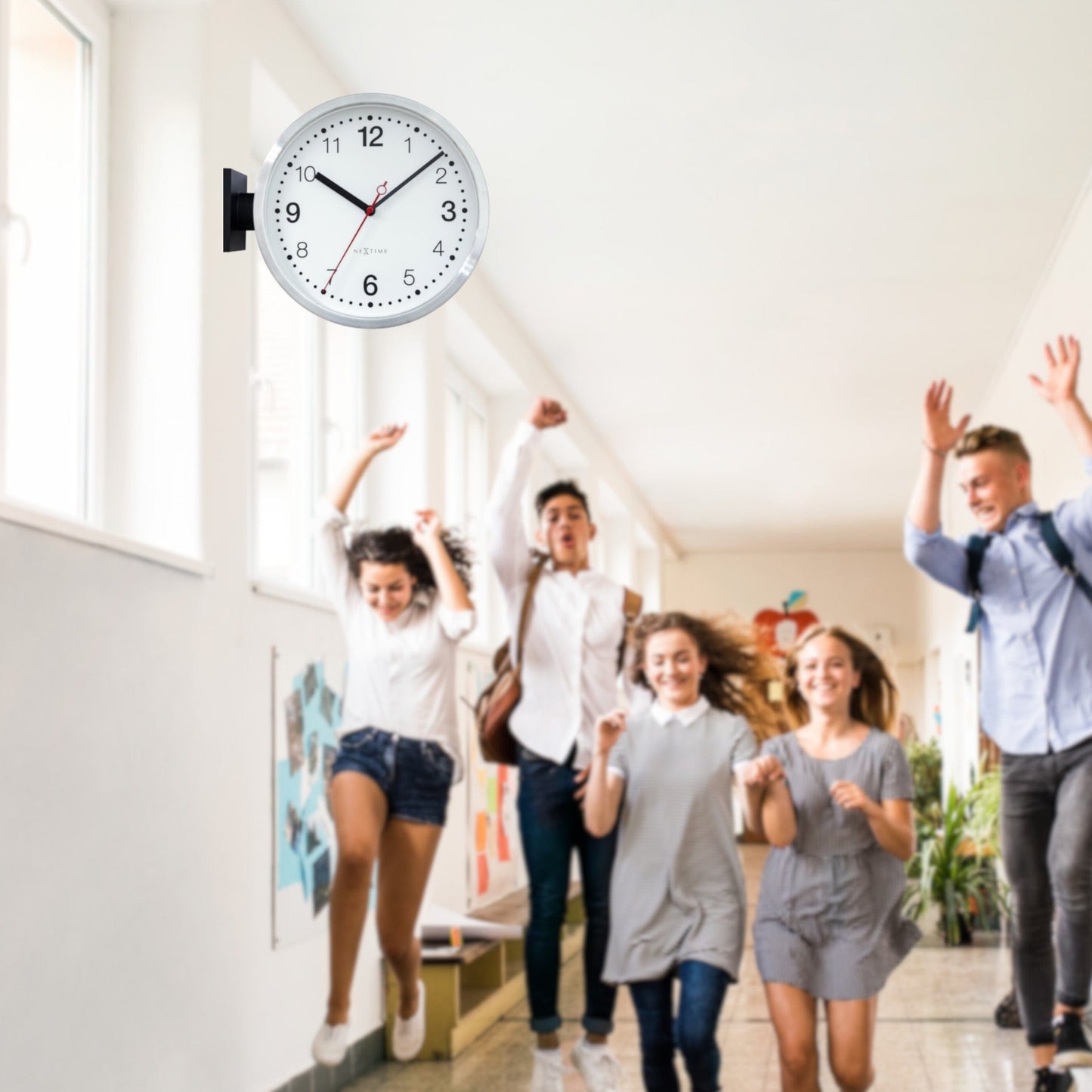 Wandklok 32,3x28x10cm-Silent-Wit & Zwart-Aluminium-NeXtime 'Double'