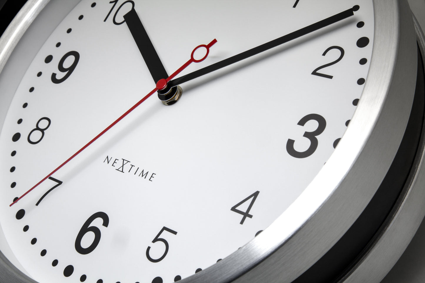 Wandklok 32,3x28x10cm-Silent-Wit & Zwart-Aluminium-NeXtime 'Double'