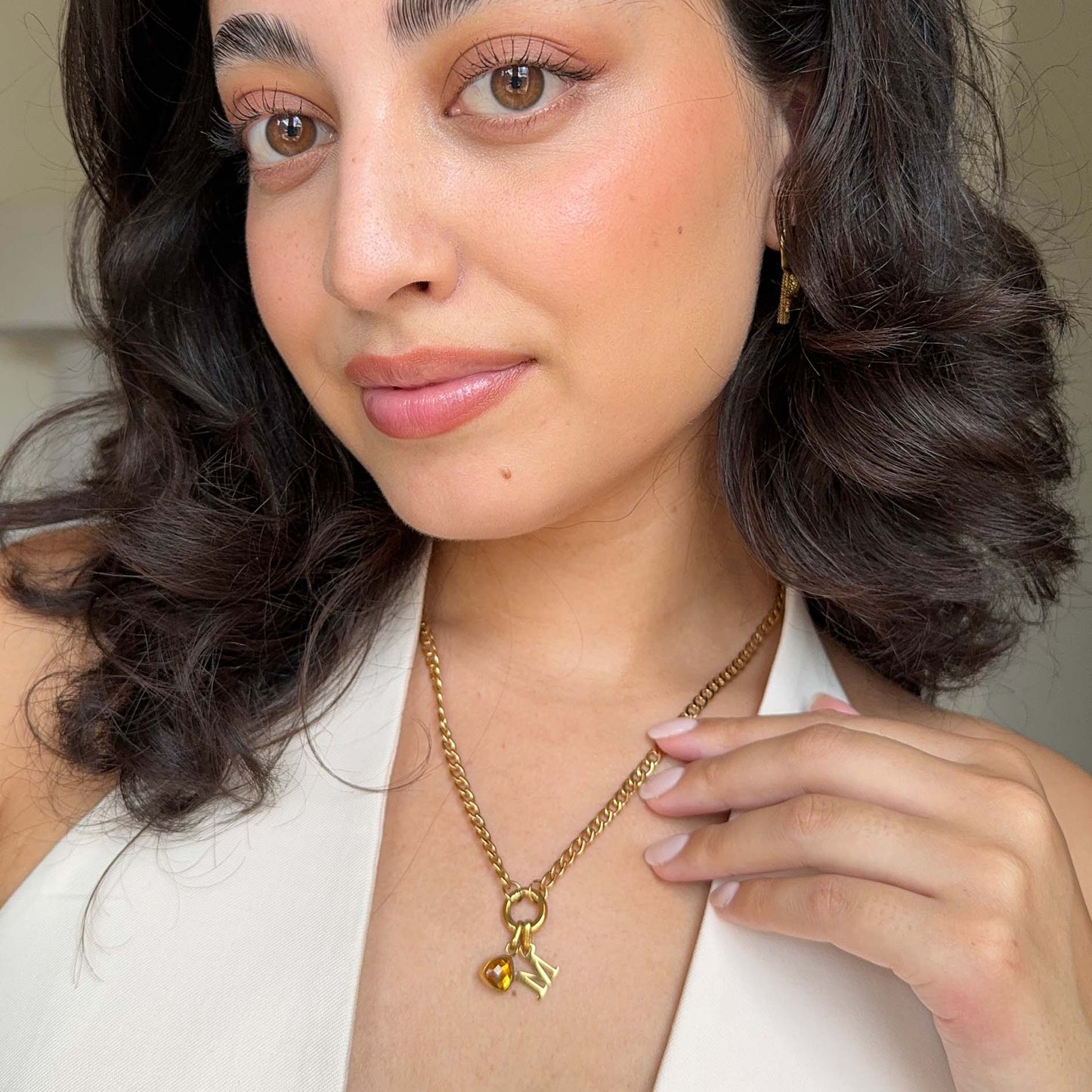 Letter- en geboortesteenketting van goud