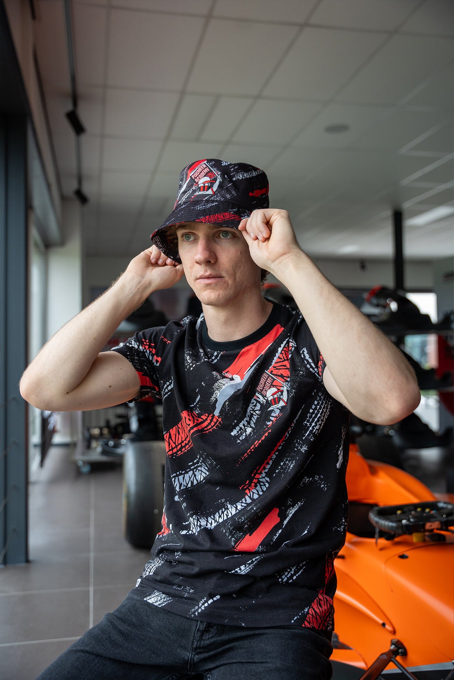 Bucket Hat - TRACKS - Zwart