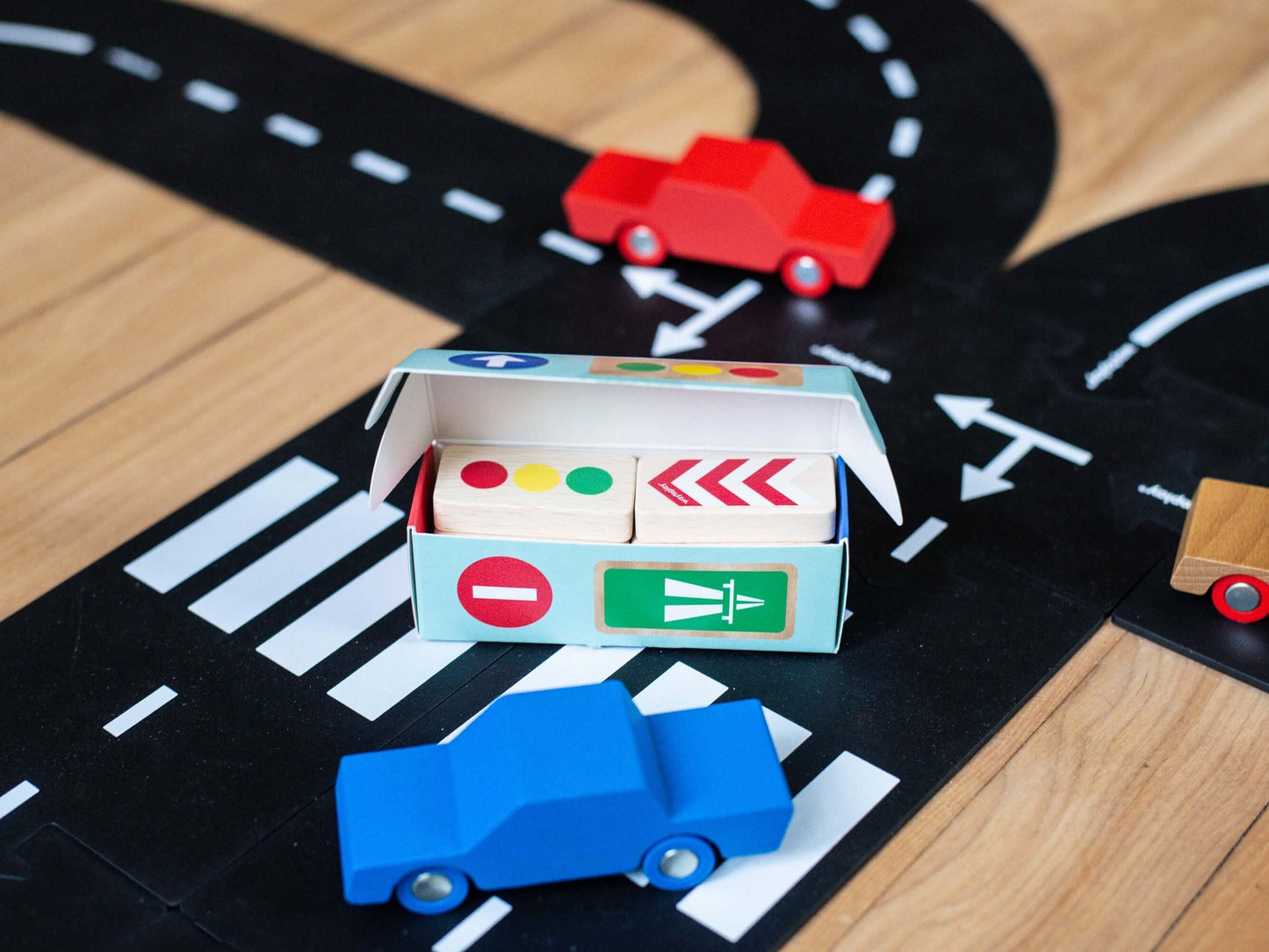 This fantastic set includes 8 wooden traffic signs that are the perfect addition to your child’s flexible toy road.With these signs, your child can learn about traffic while having fun and engaging in imaginative play. But that’s not all! Roadblocks also