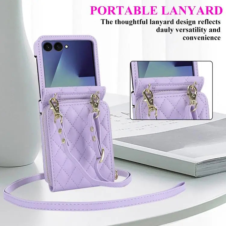 Voor Samsung Galaxy Z Flip7 5G Grote leren telefoonhoes met rits en kaartsleuf, met schouderband (paars)