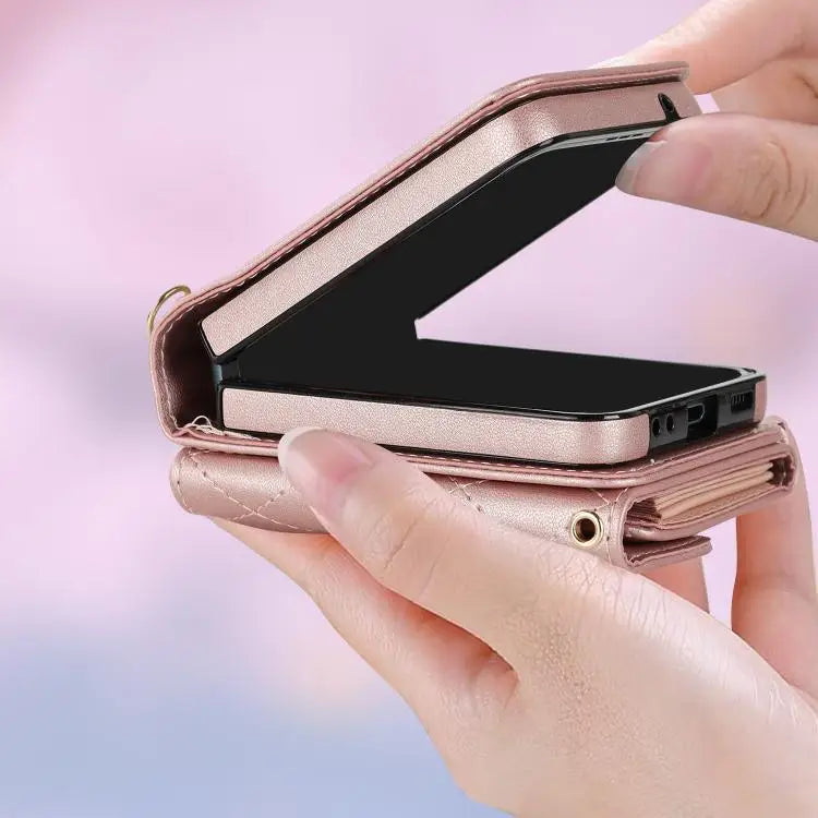 Voor Samsung Galaxy Z Flip7 5G Rhombic Texture Card Bag PU-telefoonhoesje met lange lanyard (roségoud)