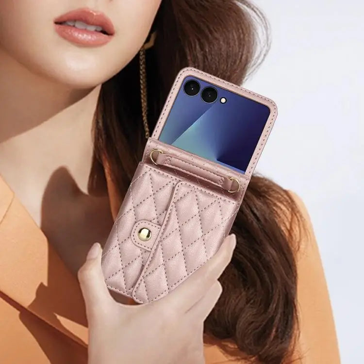 Voor Samsung Galaxy Z Flip7 5G Rhombic Texture Card Bag PU-telefoonhoesje met lange lanyard (roségoud)