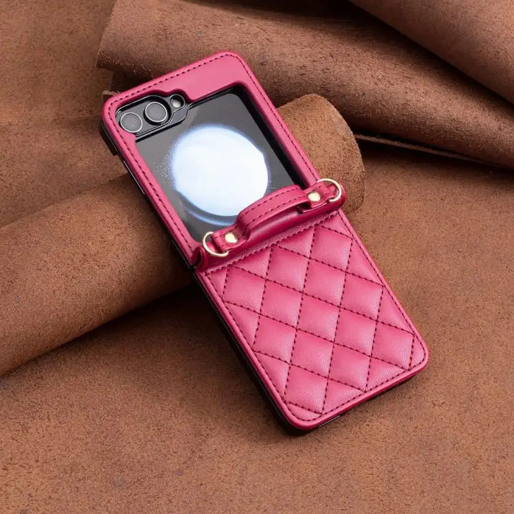 Voor Samsung Galaxy Z Flip7 Ruitvormige Crossbody Lanyard Leren Telefoonhoesje (Rosé Rood)