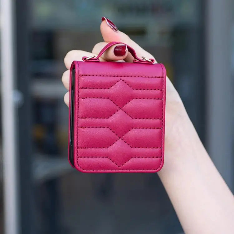 Voor Samsung Galaxy Z Flip7 V-vormig crossbody lanyard leren telefoonhoesje (rozerood)