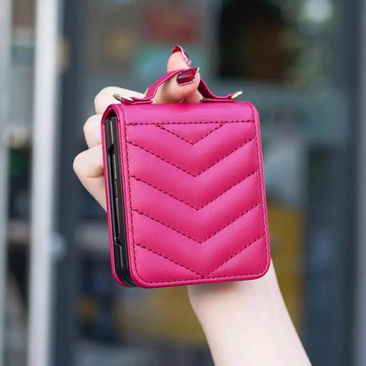 Voor Samsung Galaxy Z Flip7 Golfvormige Crossbody Lanyard Leren Telefoonhoesje (Rosé Rood)