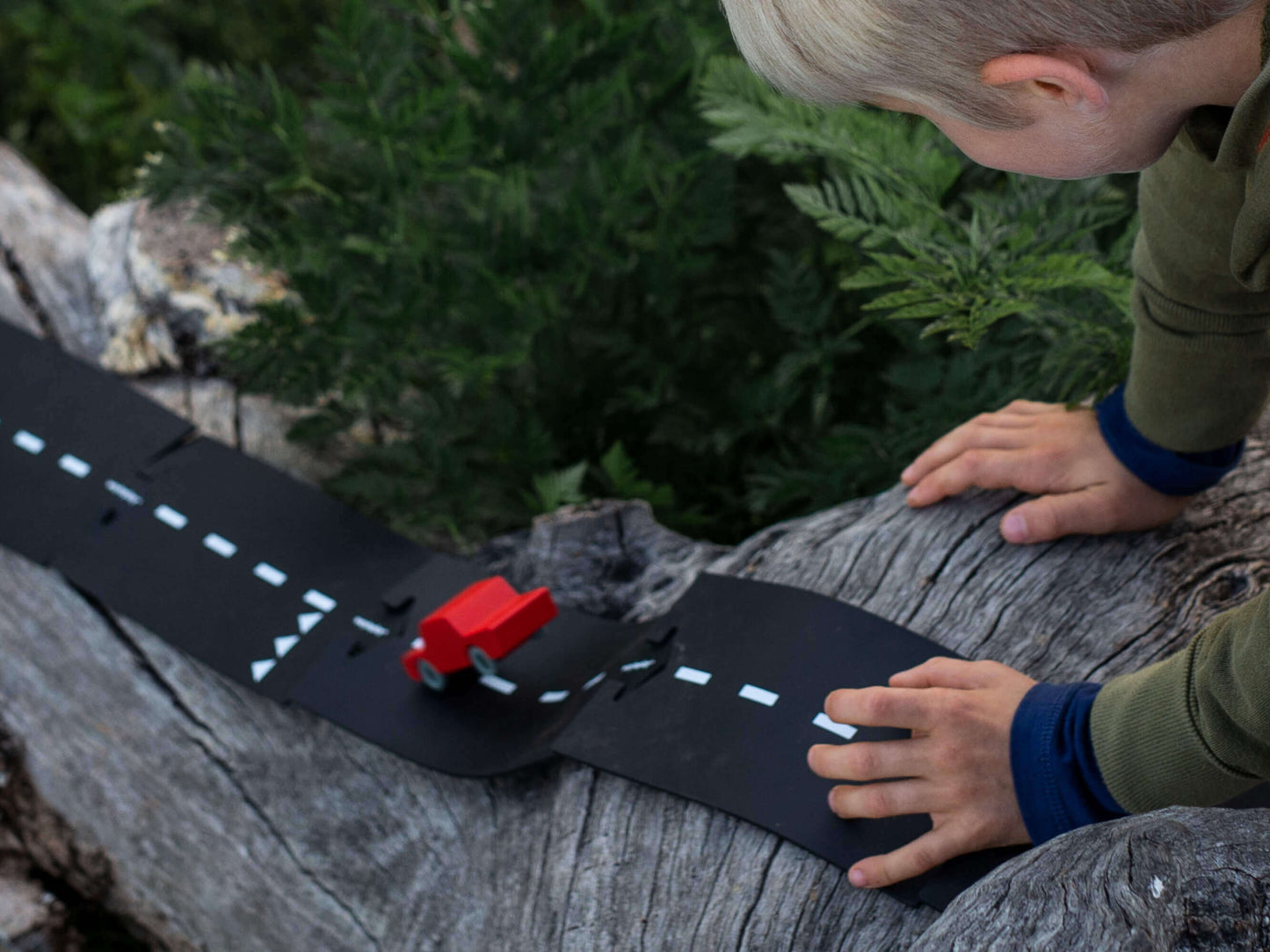 Back and Forth - or ‘heen en weer’ as we say in Dutch - is our handsome, quirky, little wooden toy car. Can’t tell the front from the back?