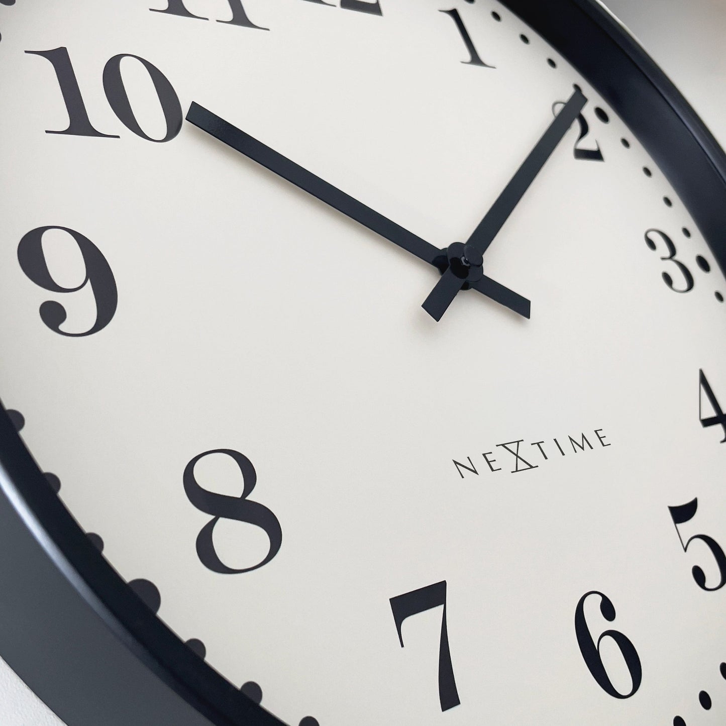 Wandklok 30cm-Stil-Zwart/Wit-Kunststof-NeXtime 'Dickens'