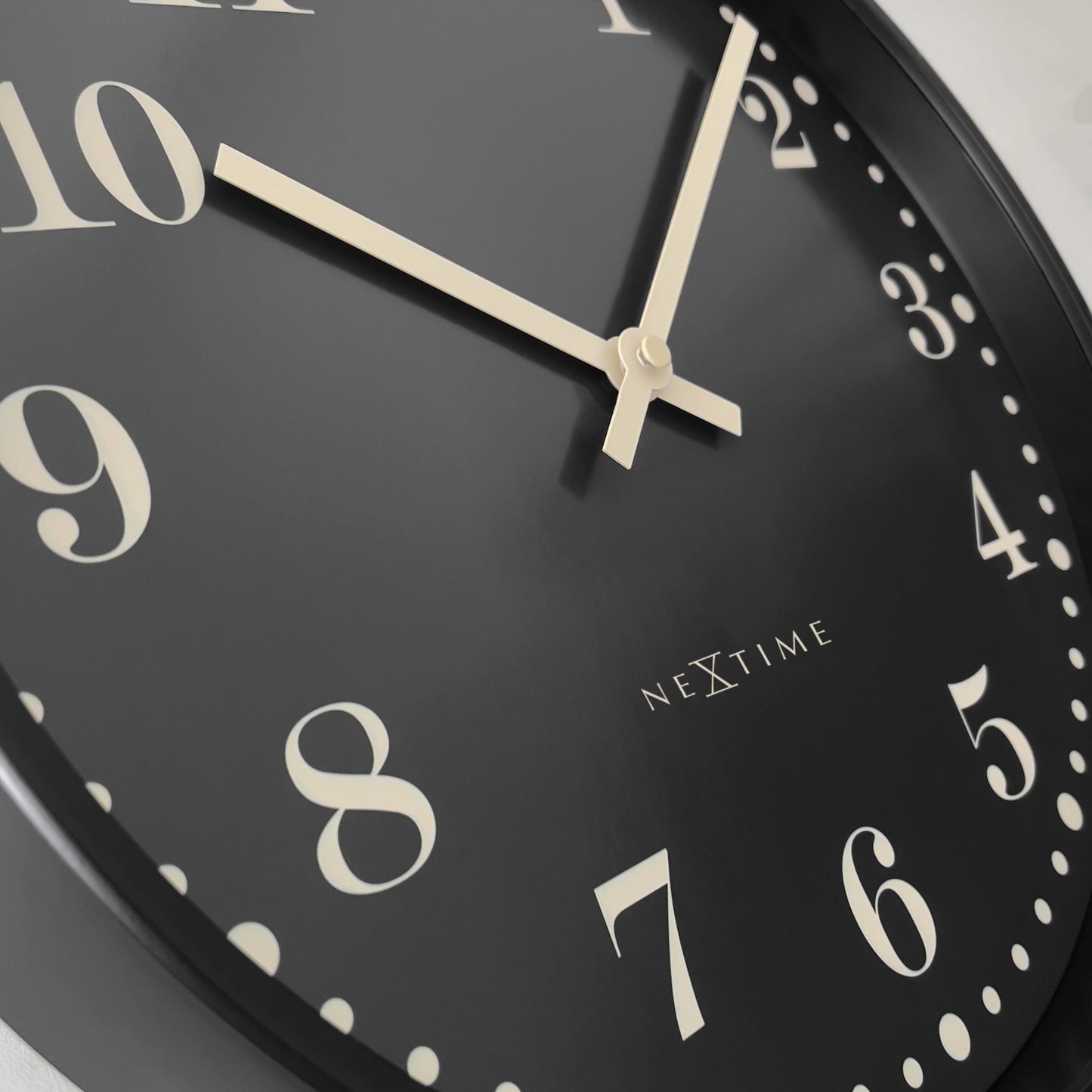 Wandklok 30cm-Stil-Zwart/Wit-Kunststof-NeXtime 'Dickens'