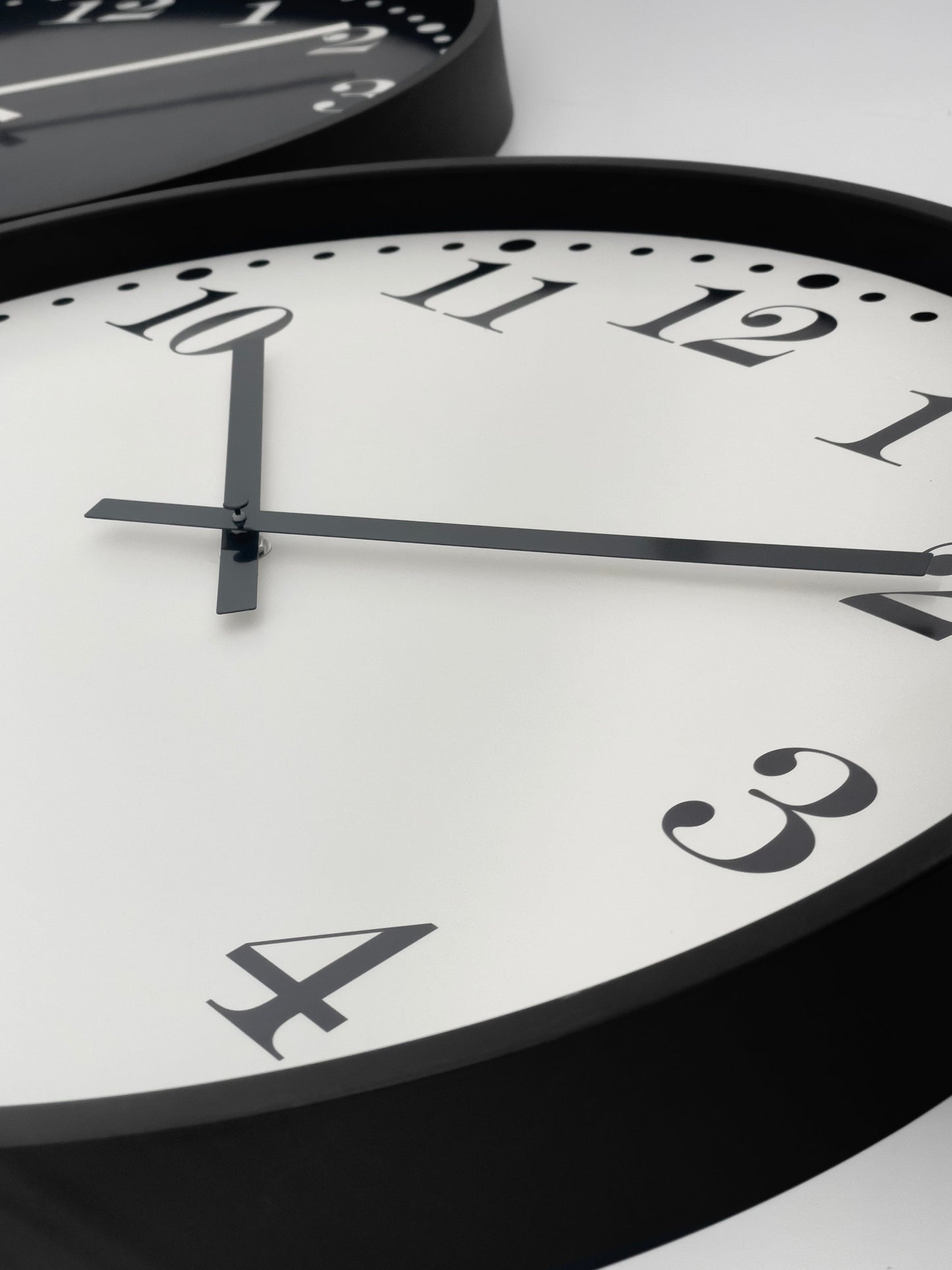 Wandklok 50cm-Silent-Zwart/Wit-Kunststof-NeXtime 'Dickens Large'