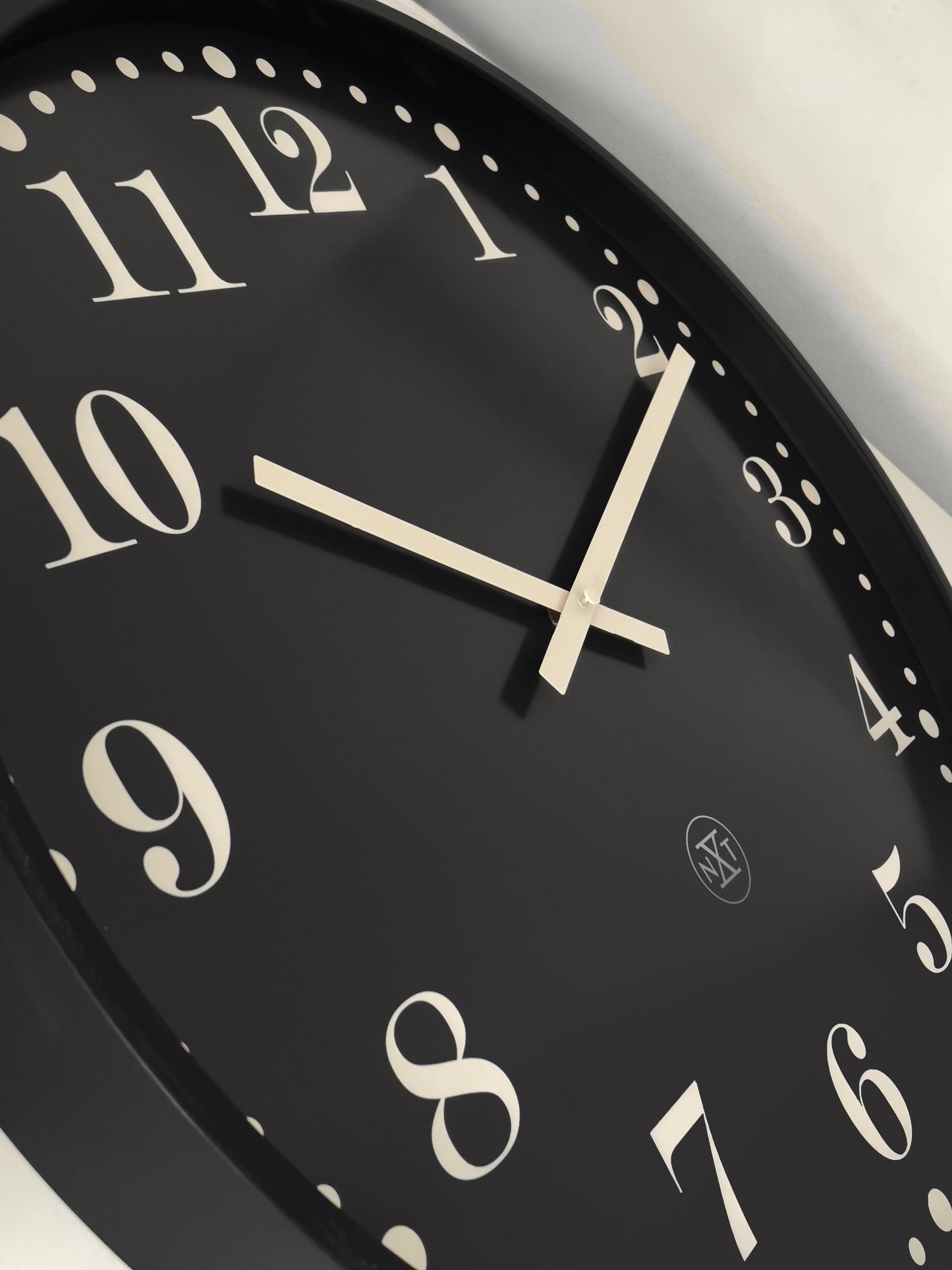 Wandklok 50cm-Silent-Zwart/Wit-Kunststof-NeXtime 'Dickens Large'