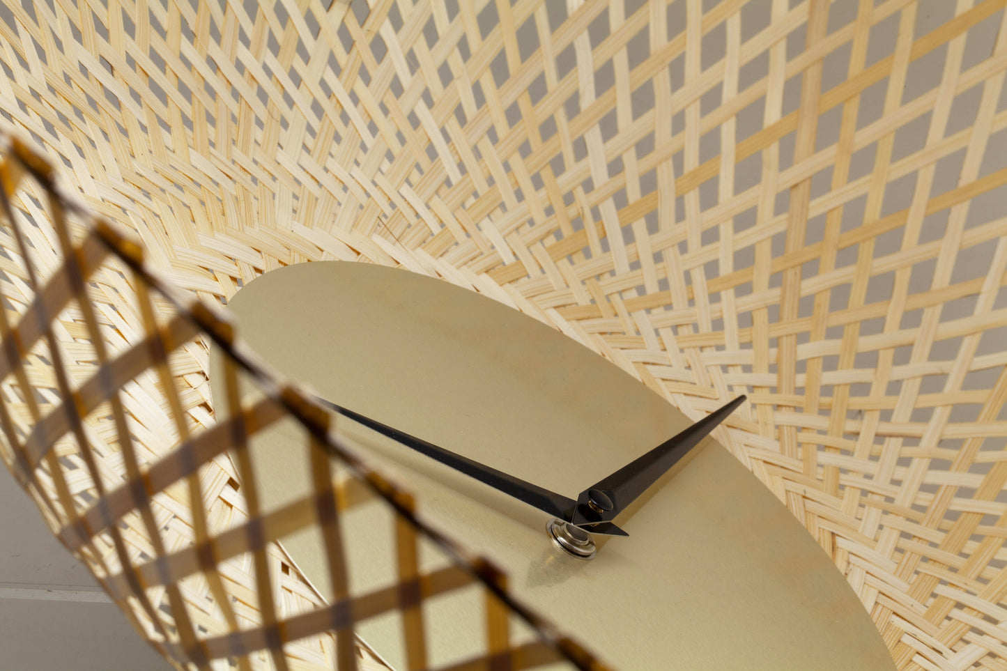 Wandklok 60cm-Silent-Bruin/Zwart-Bamboe-NeXtime 'Vortex'