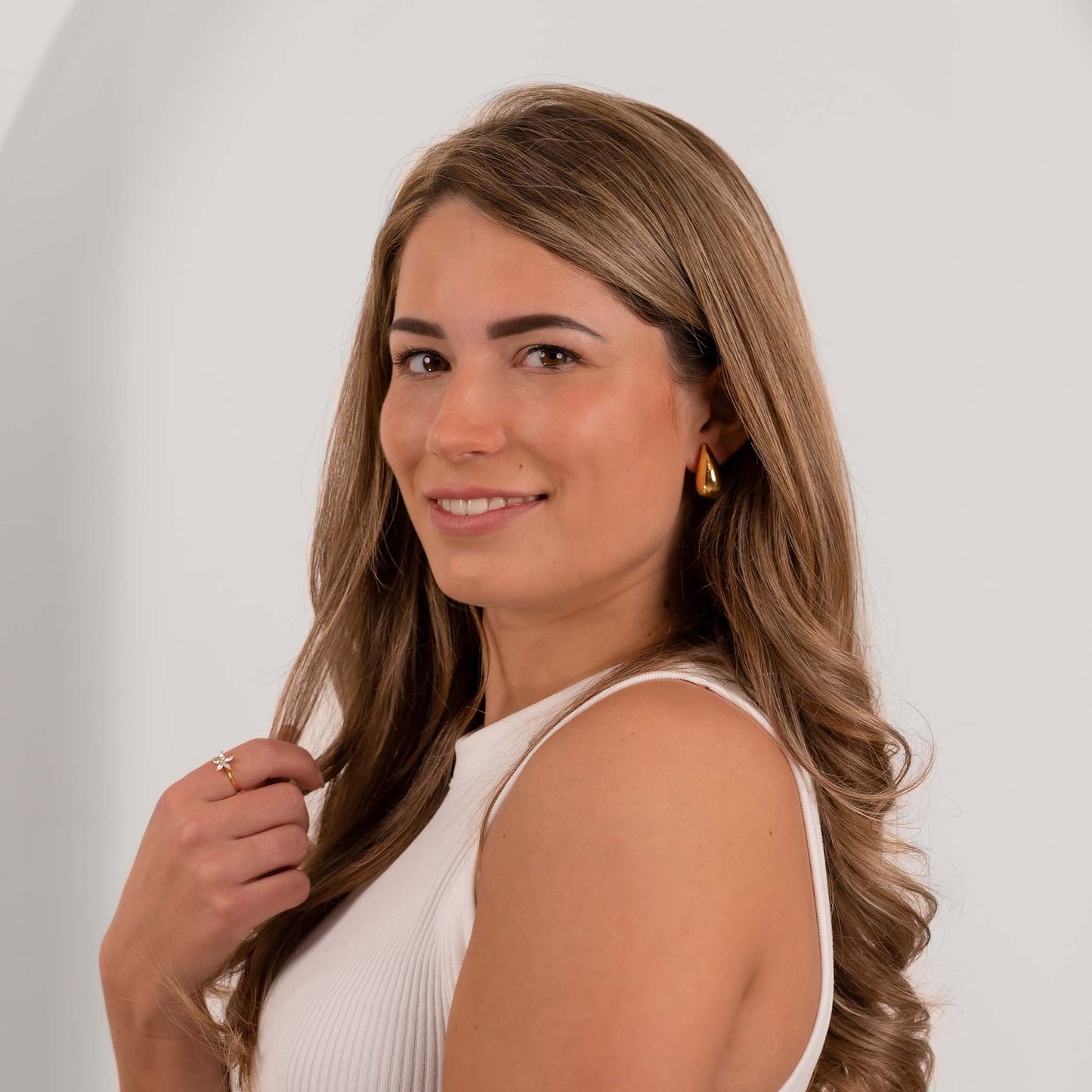 Dikke oorbel in goudkleur