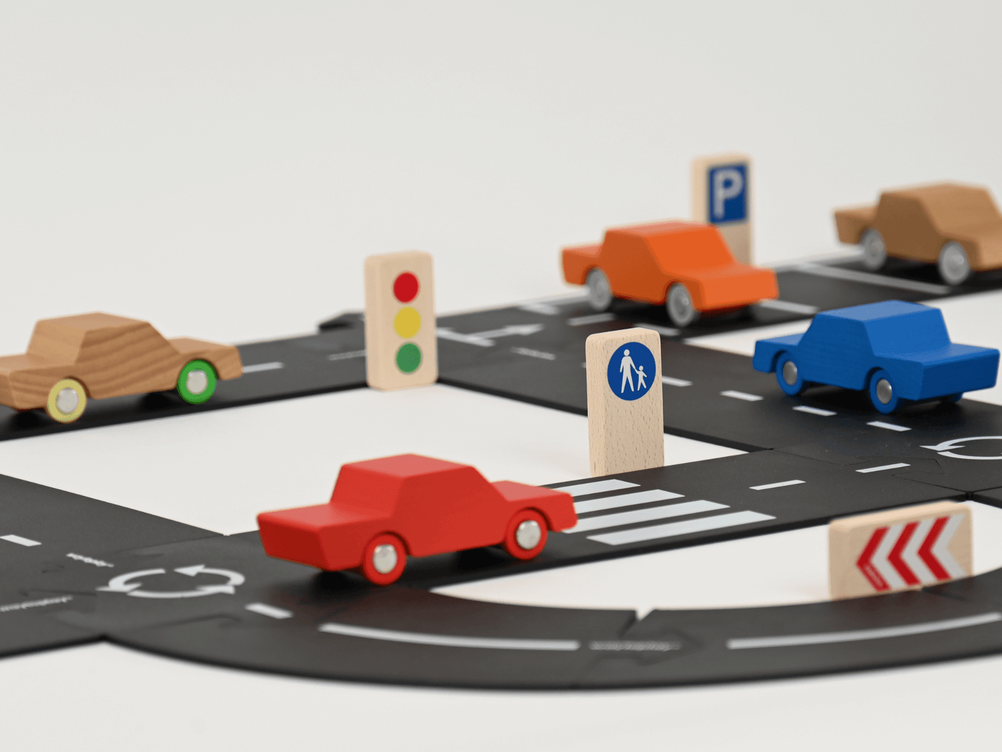 This fantastic set includes 8 wooden traffic signs that are the perfect addition to your child’s flexible toy road.With these signs, your child can learn about traffic while having fun and engaging in imaginative play. But that’s not all! Roadblocks also