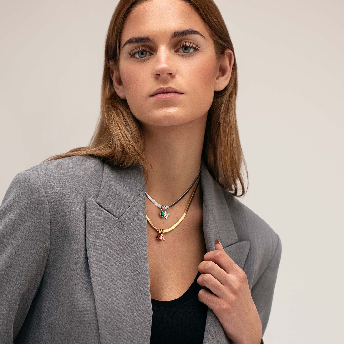 Zilveren slangenketting met letter en geboortesteen