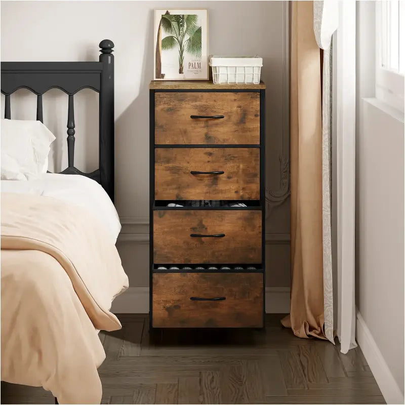 BukkitBow - Ladekast met 4 Stoffen Lades - Hout/Metaal/Non-woven Stof - Vintage Industrieel Ontwerp - 45x94.5x30 cm - Rustiek Bruin/Zwart