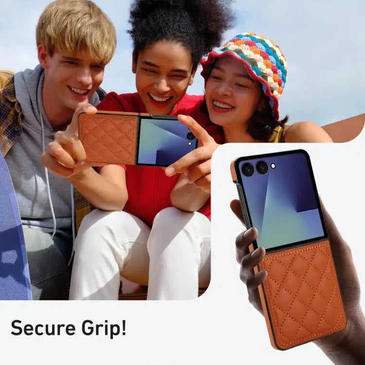 Voor Samsung Galaxy Z Flip7 5G Rhombic Fold leren telefoonhoesje (bruin)