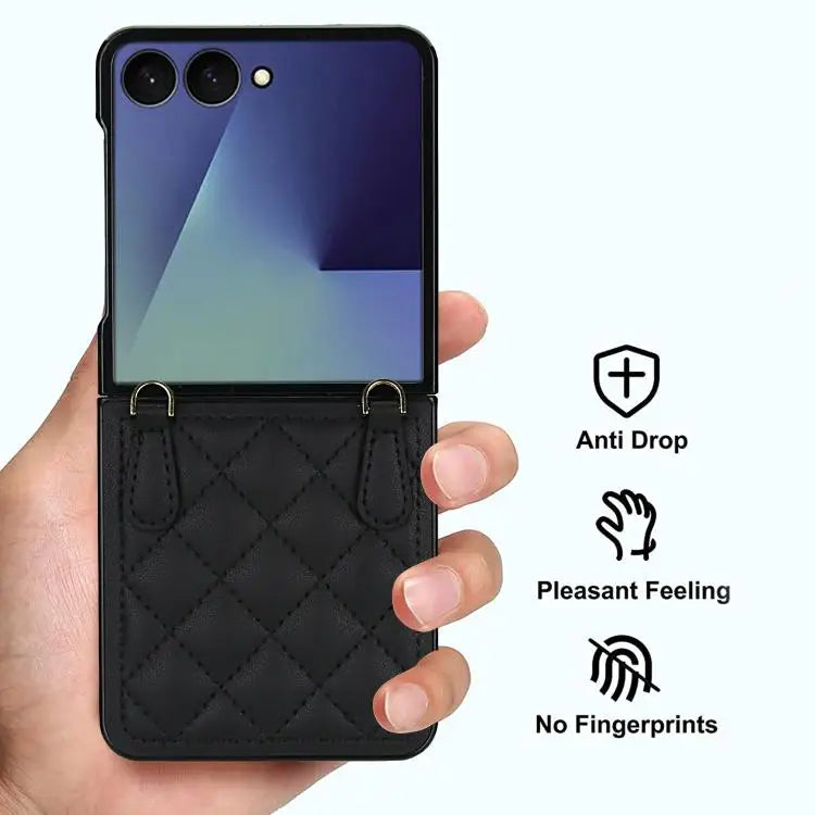 Voor Samsung Galaxy Z Flip7 5G Rhombic leren telefoonhoesje met sjaal/armband (zwart)