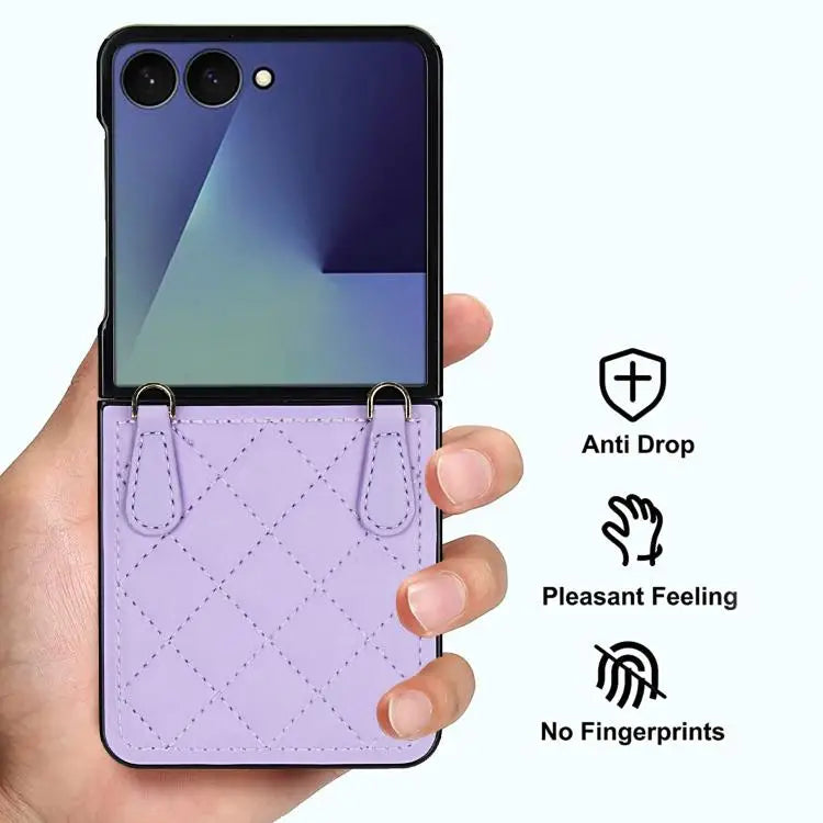 Voor Samsung Galaxy Z Flip7 5G Rhombic leren telefoonhoesje met sjaal/armband (paars)