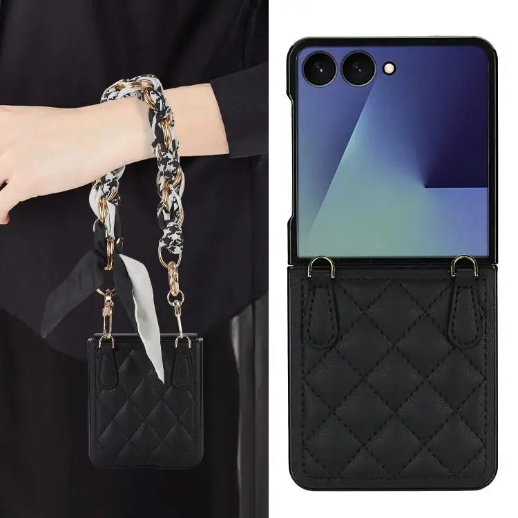 Voor Samsung Galaxy Z Flip7 5G Rhombic leren telefoonhoesje met sjaal/armband (zwart)