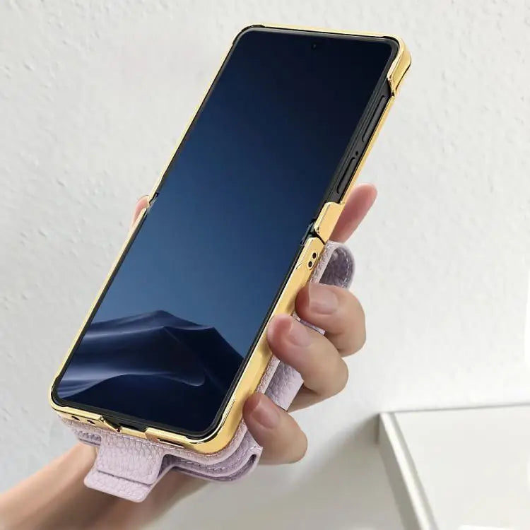 Voor Samsung Galaxy Z Flip7 Litchi-patroon make-upspiegel PU-telefoonhoesje met zijden sjaal (rood)