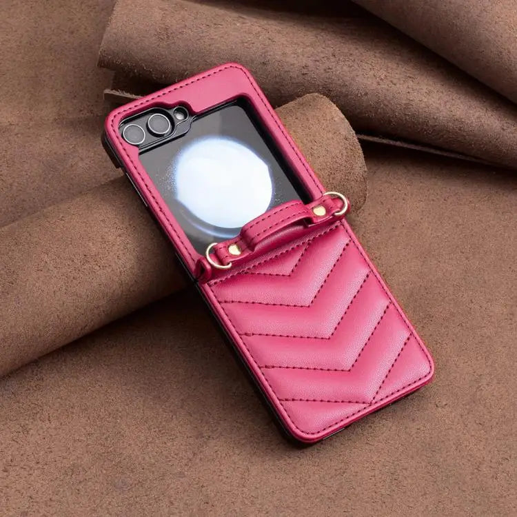 Voor Samsung Galaxy Z Flip7 Golfvormige Crossbody Lanyard Leren Telefoonhoesje (Rosé Rood)