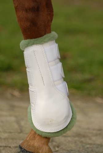 Leren beenbeschermers met lamswol