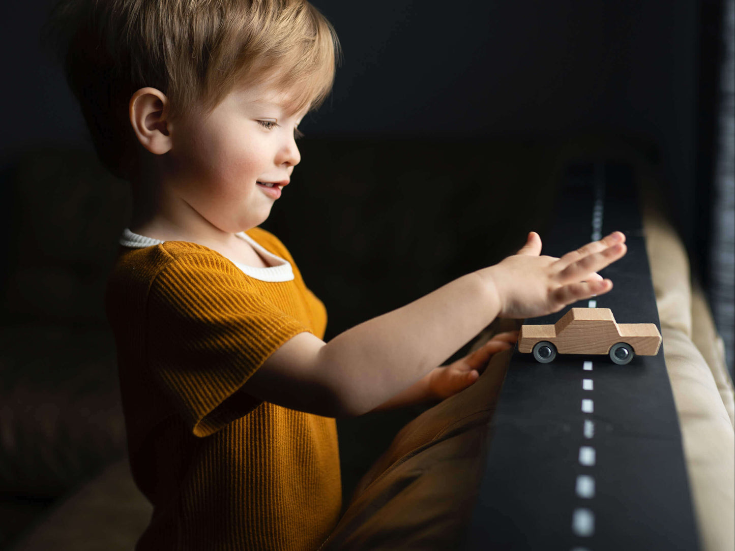 Back and Forth - or ‘heen en weer’ as we say in Dutch - is our handsome, quirky, little wooden toy car. Can’t tell the front from the back? Just leave it up to a child’s imagination, they’ll find their own way to drive Back and Forth! ‘Krijg nou het heen